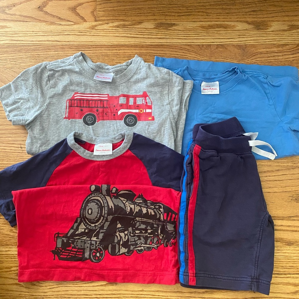 Hanna Anderson set (3 t-shirts and short)